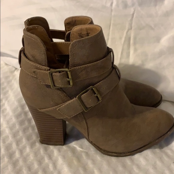 Strappy ankle boots - Picture 1 of 3